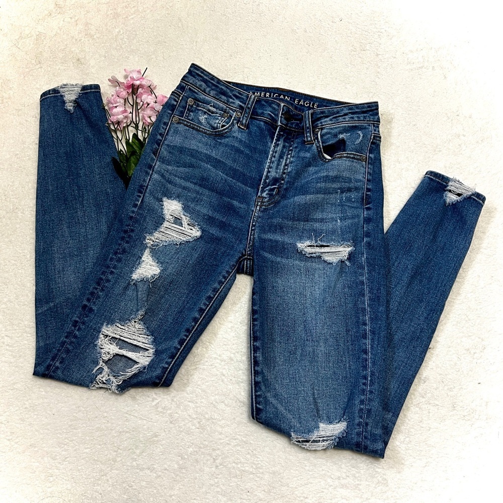 American Eagle Distressed Super High-Rise Jegging Jeans - Size 4 (26")